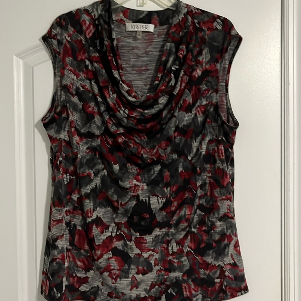 Kasper, sleeveless top. Black/gray/red abstract print. Size XL.